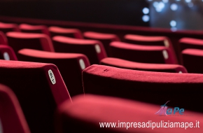 Pulizia sedie da cinema e teatri
